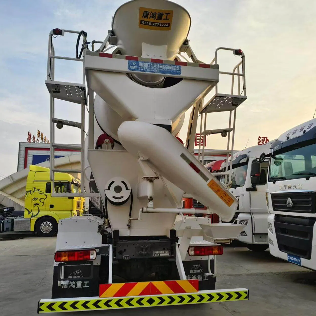 HOWO Tx 8X4 Truck Mixer Concret Weichai Engine 12 Square Concrete Mixer