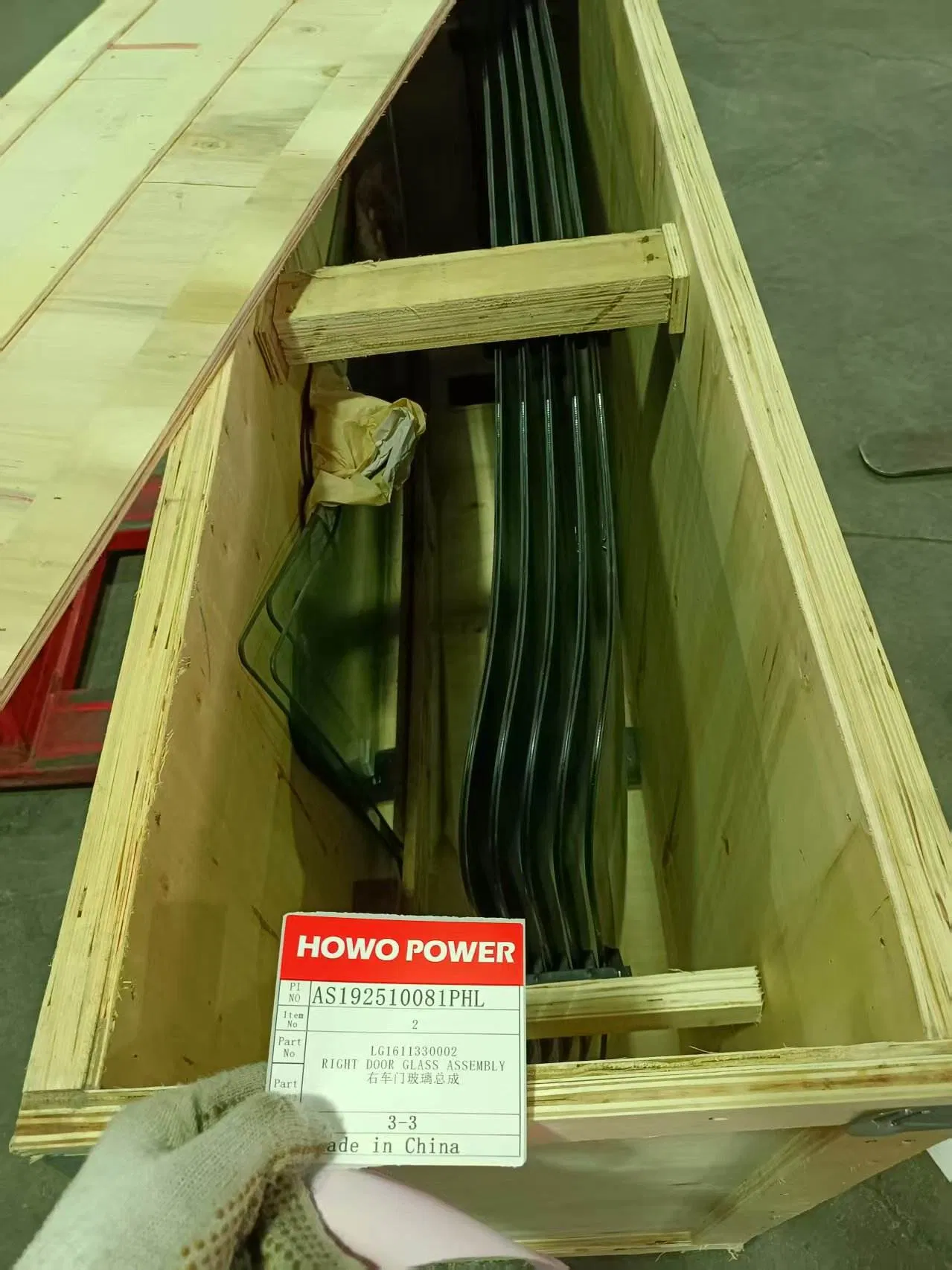 810W62450-0078 Heavy Duty Truck Front Windshield Glass - Laminated Safety Glass with Sun Shade Band / Heater Options - Fits Shacman, Dongfeng, Foton, etc