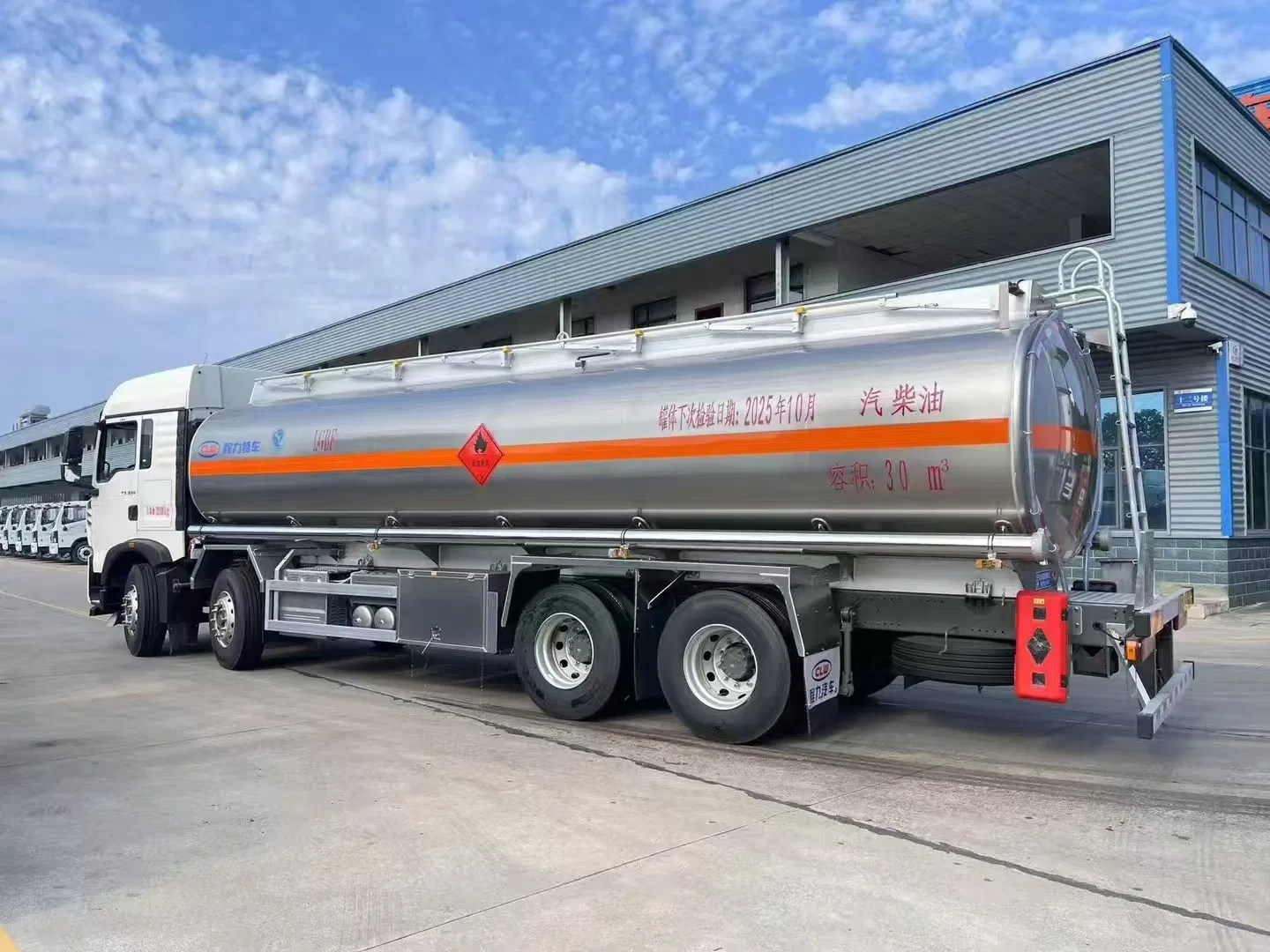 Oil Tank Truck Main View