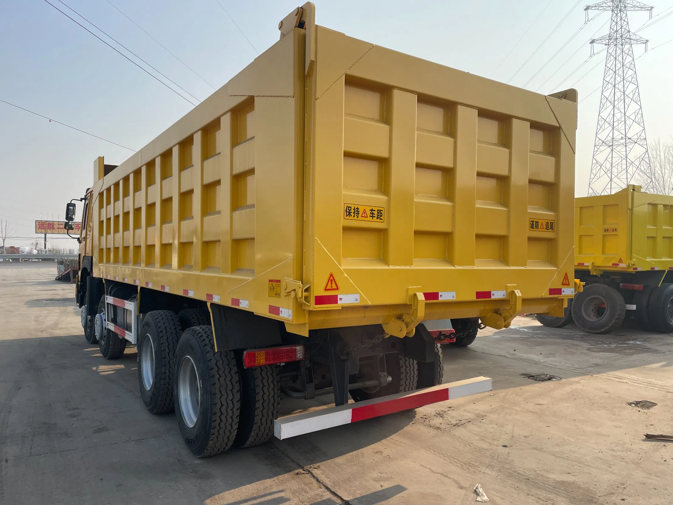 12 Wheel Heavy Duty Truck Sinotruk HOWO Dump Truck