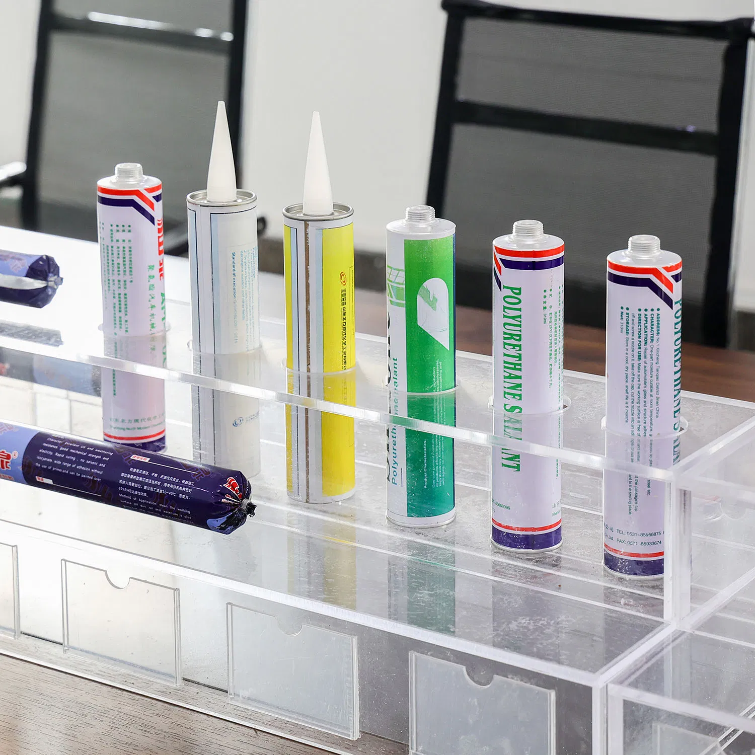 Vibration - Dampening Black Polyurethane Sealant for Auto Window Glass