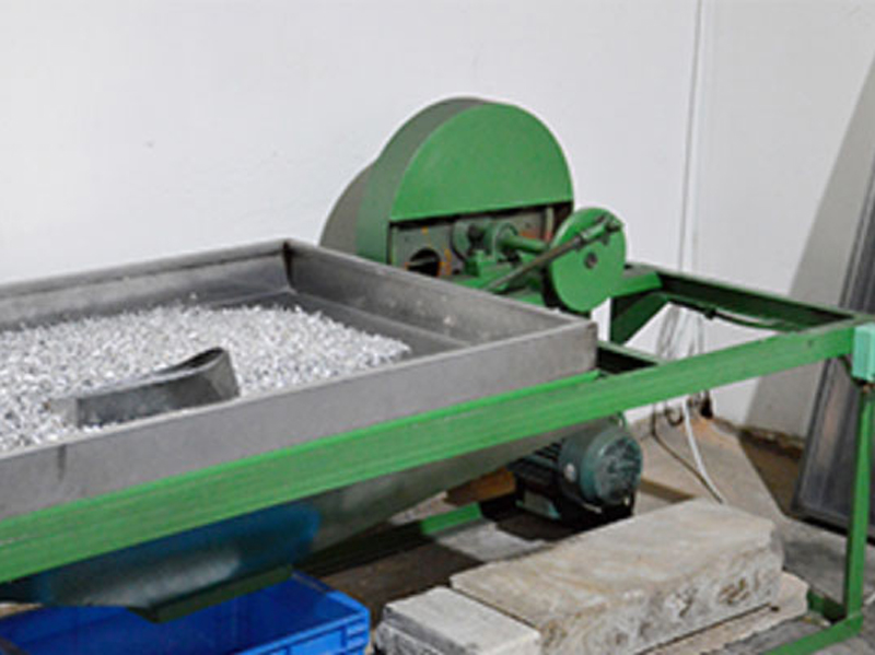 AIPLLE polishing machine for surface finishing of fasteners