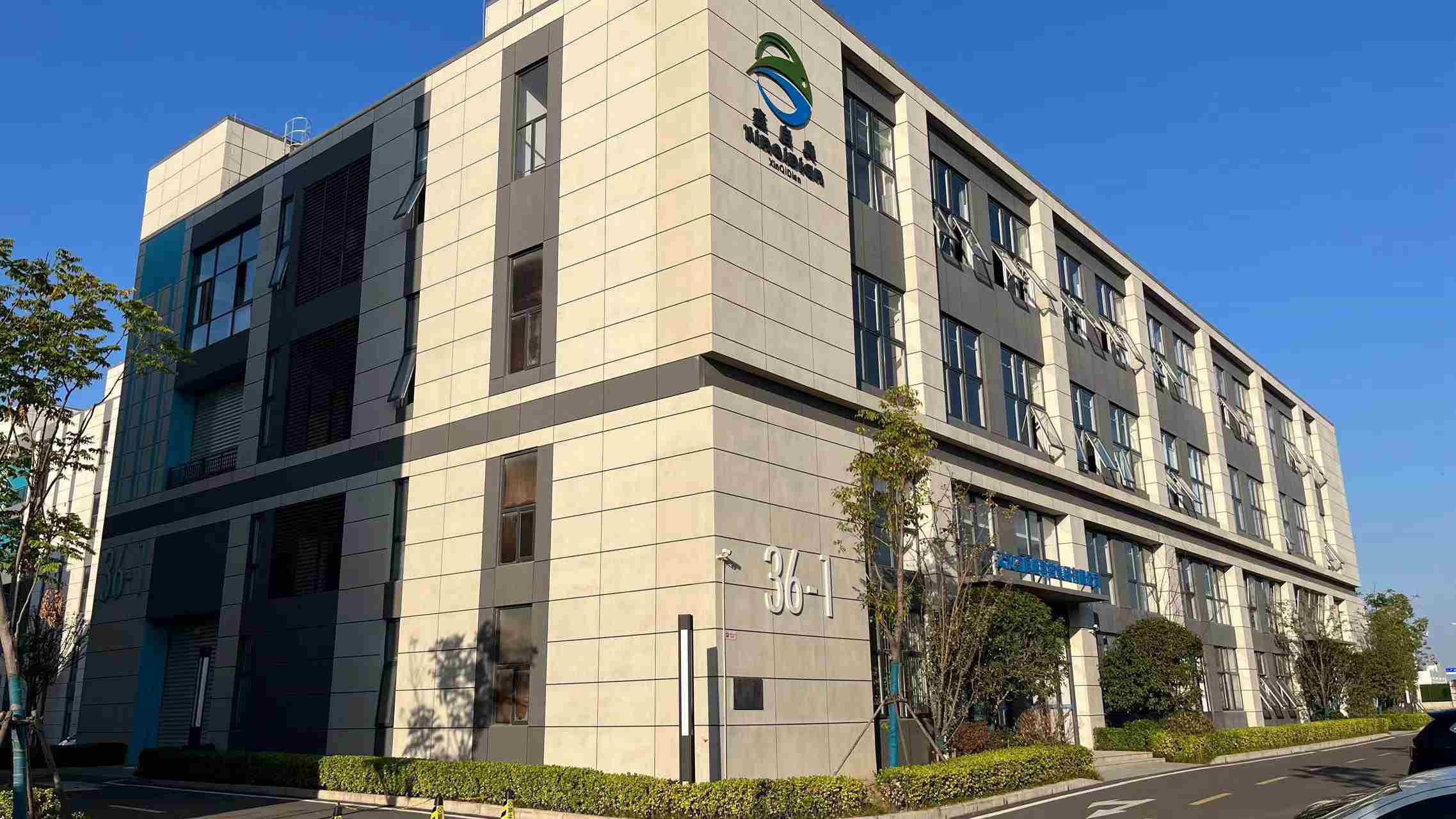 Aiserveon AI server manufacturing facility showcasing GPU server production line and quality infrastructure