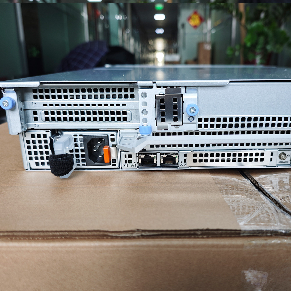 Dell PowerEdge R7625 2U Dual-Socket Rack Server Deep Learning Financial HFT Stock 32GDDR5 1.2T*4
