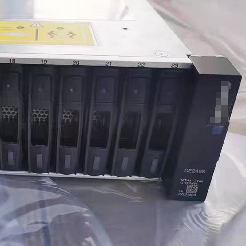ThinkSystem DE240S 2U24 SFF Expansion Chassis 7Y68CT01WW Disk Array Expansion Cabinet Networked Storage in Stock 12x3.84TB