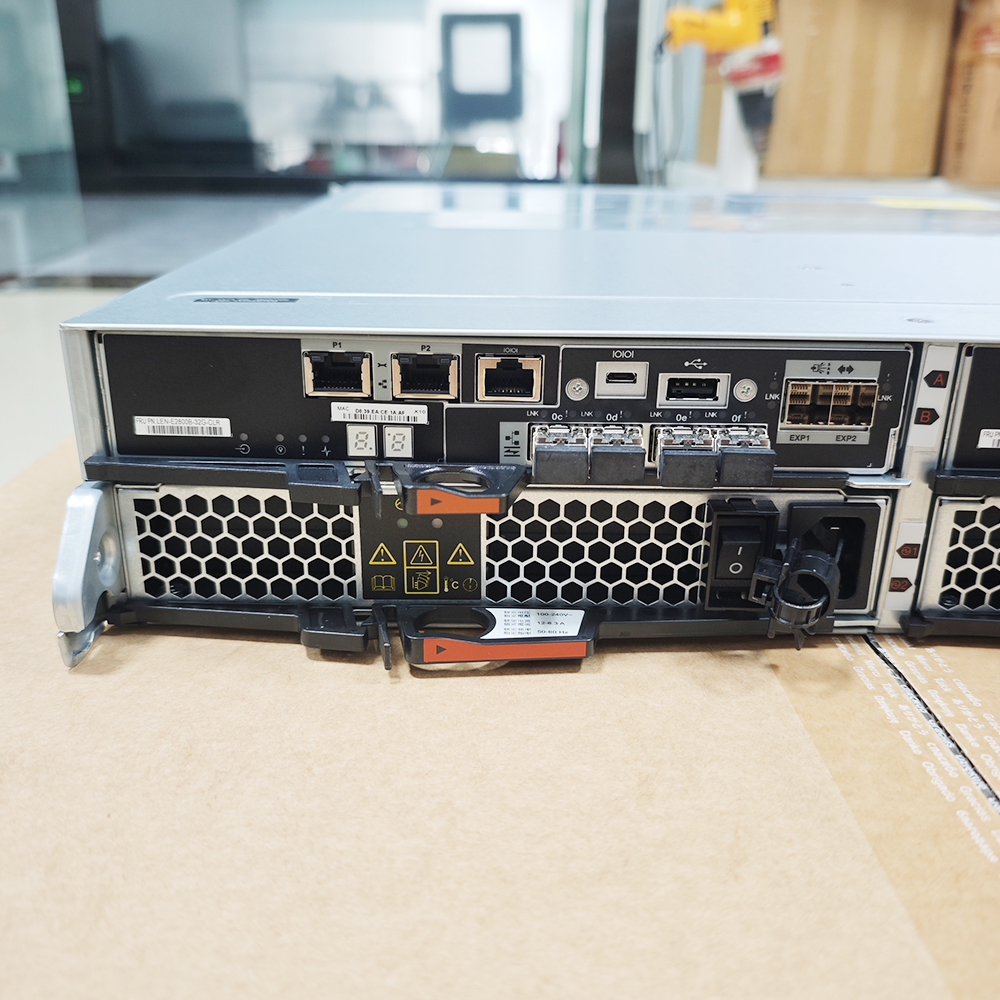 ThinkSystem DE4000H Hybrid Storage Array