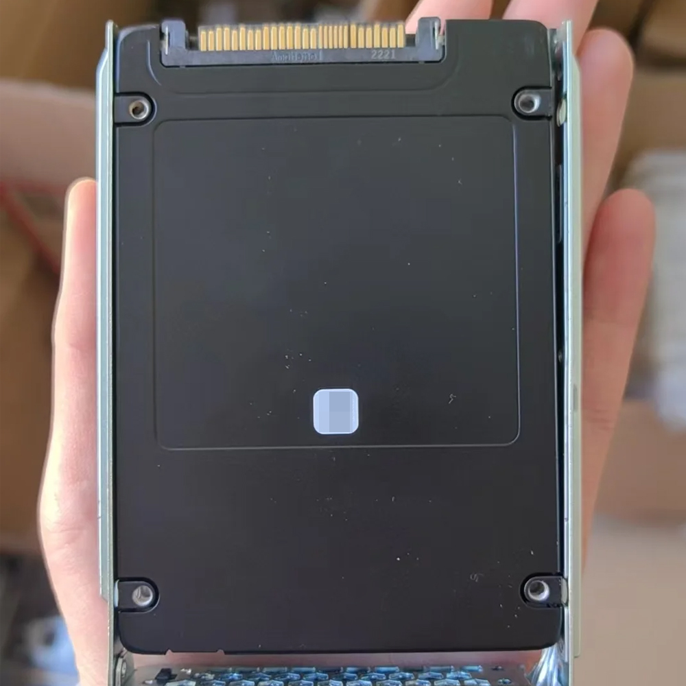 New 7.68TB Enterprise NVMe Read-intensive 512M Cache 7.2K Speed U.2 Gen4 SSD 400-BKGZ Server in Stock