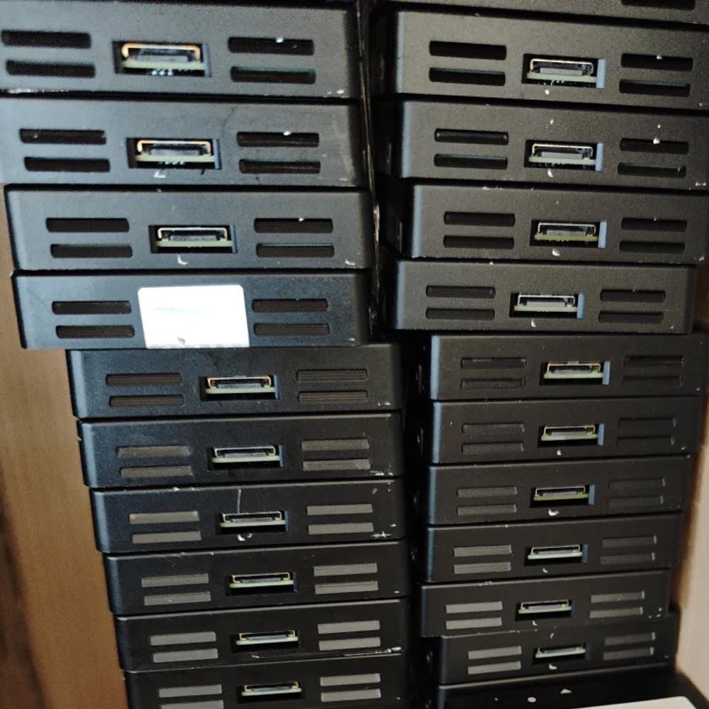 New Unity D4 1.6TB SAS Fast 25x2.5 SSD 400-BFXN Networking Storage Product in Stock RJ-45 ESATA