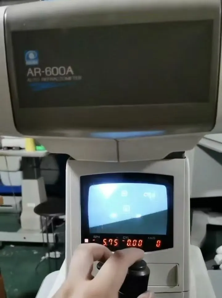 Auto Refractometer View 3