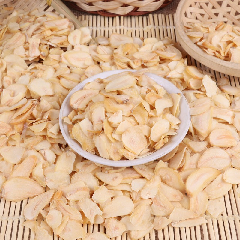Fornecedor chinês de vegetais desidratados premium para misturas de temperos e processamento de lanches. Flocos de alho desidratados, flocos de alho seco, fornecedor de alho branco