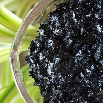 Flocos Brilhantes de Humato de Potássio Solúvel Versátil para Frutas, Vegetais e Ornamentais