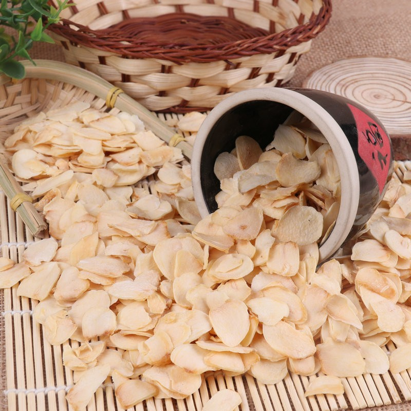 Fornecedor chinês de vegetais desidratados premium para misturas de temperos e processamento de lanches. Flocos de alho desidratados, flocos de alho seco, fornecedor de alho branco