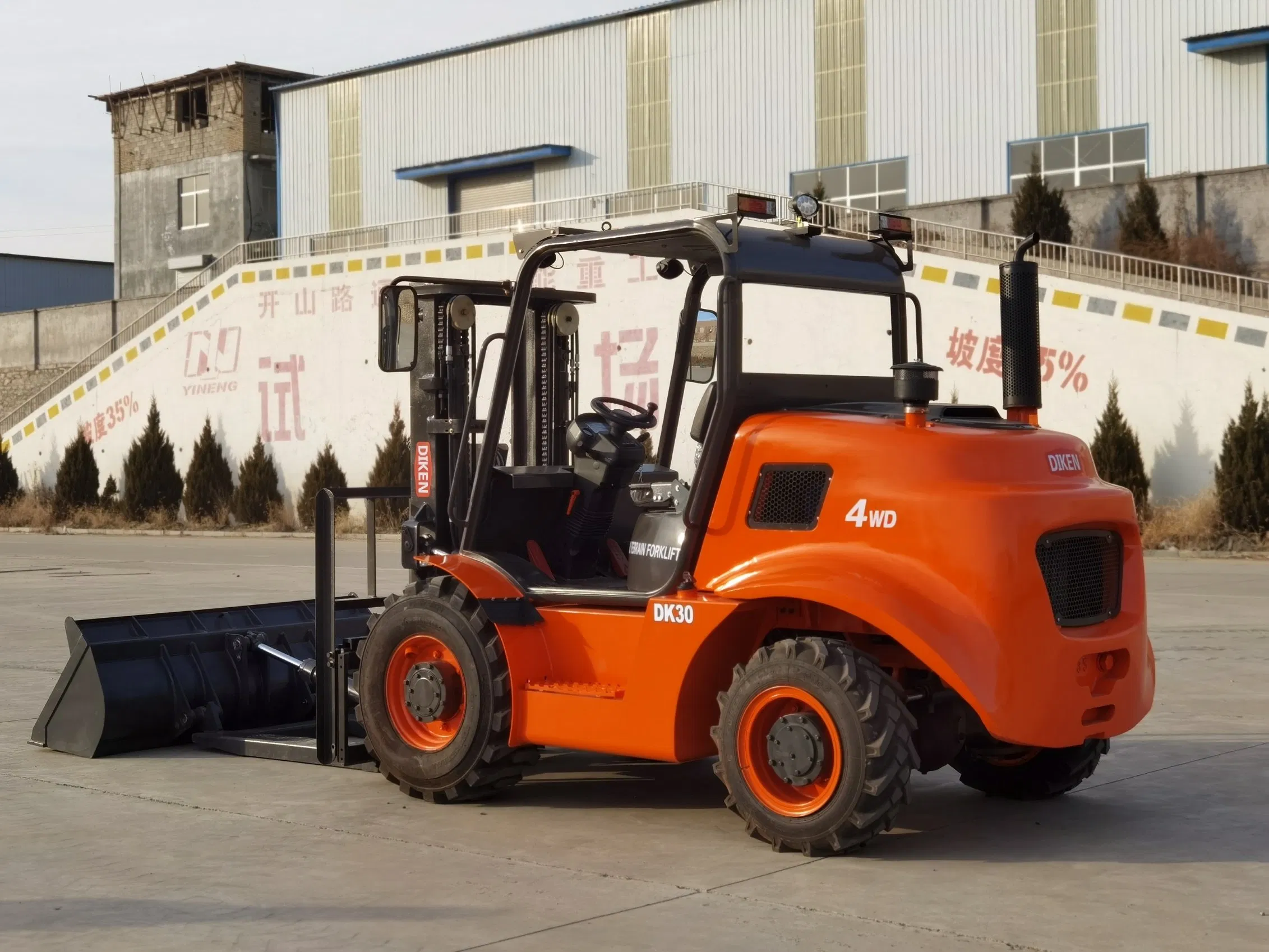 3 Ton/3000kg All Rough Terrain off Road 4X4 Forklift Yanmar and Cummins
