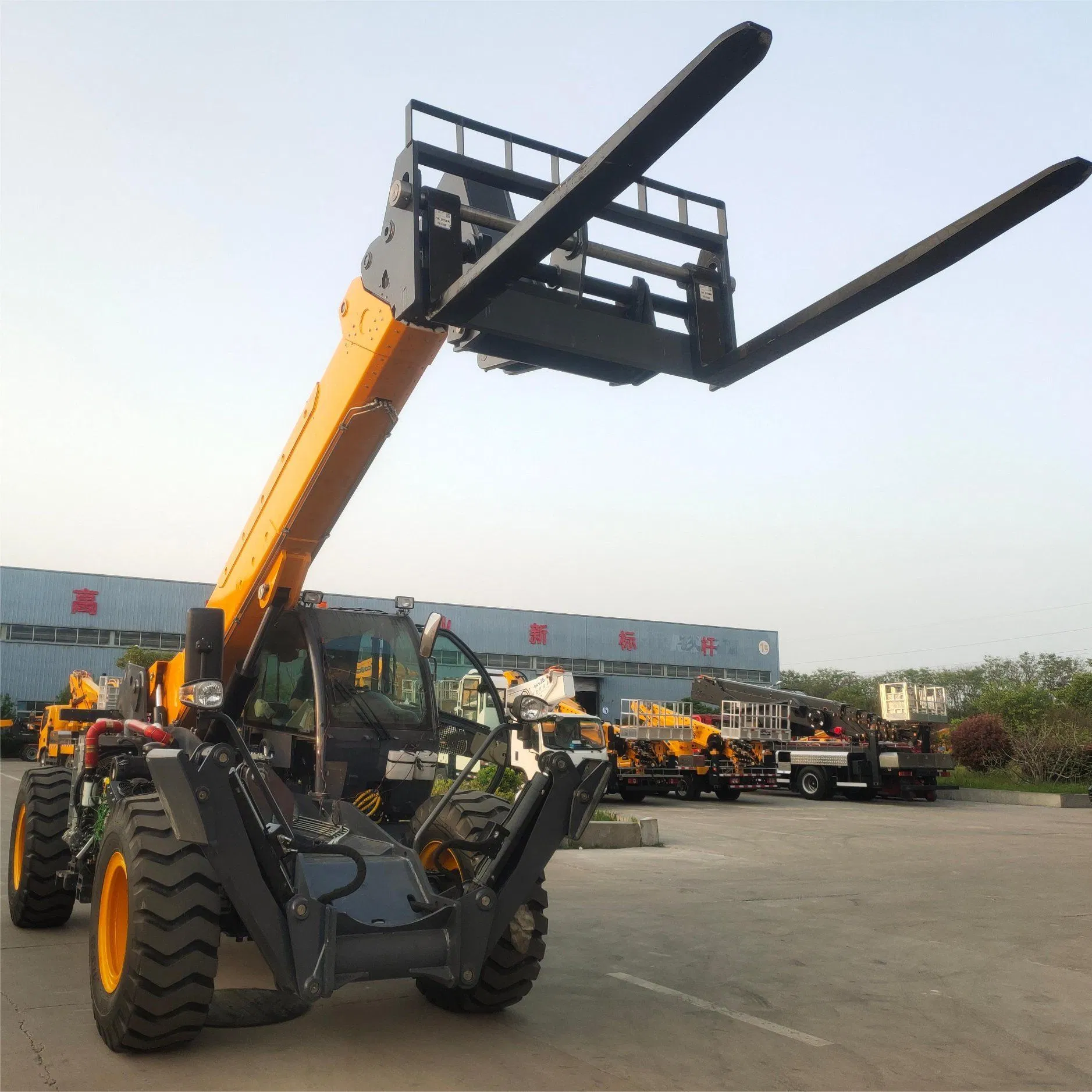 Telescopic Handler with a Load Capacity of 4.5t and Multi-Purpose Factory Sales