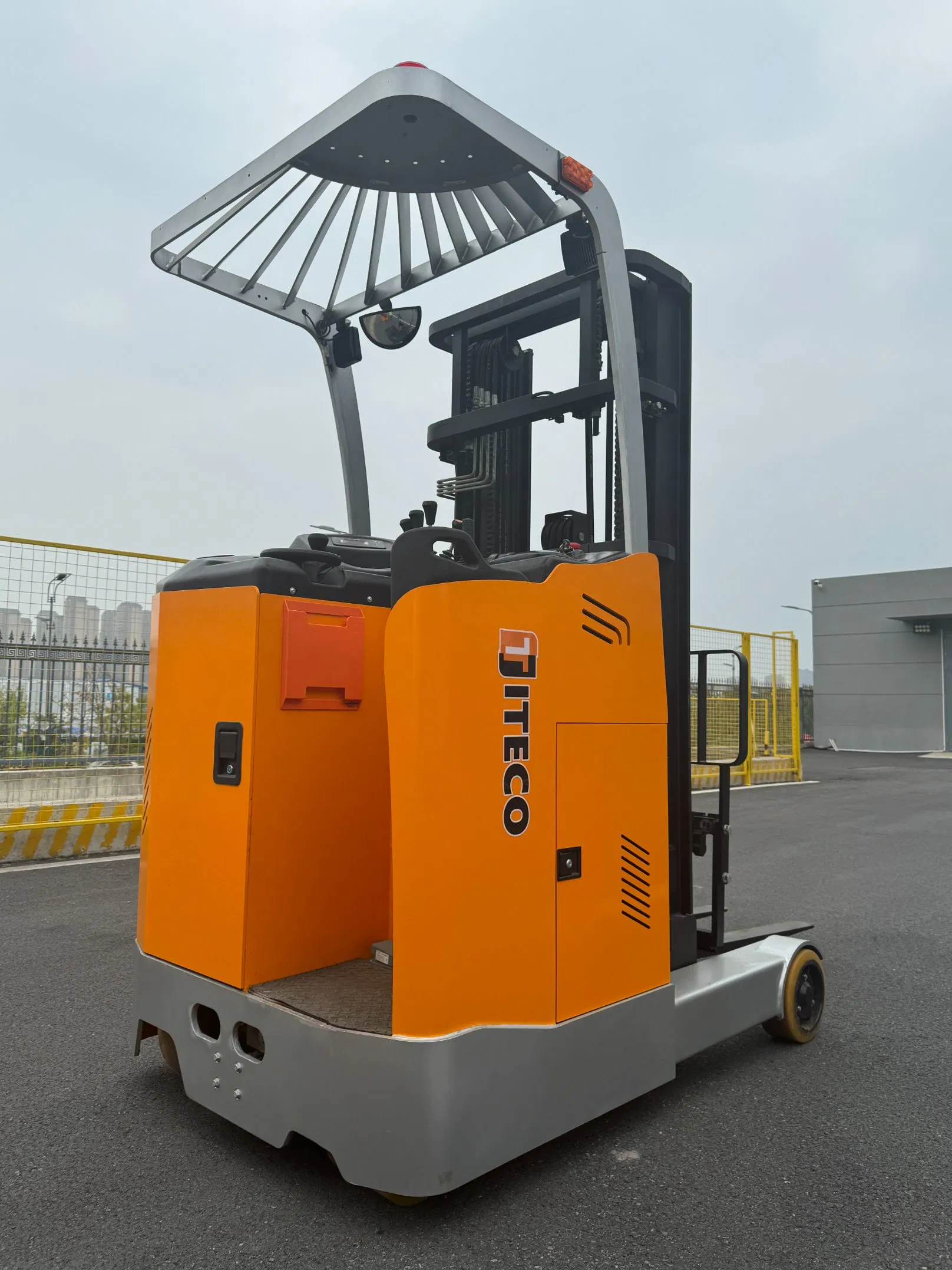 Electric Pallet Forklift 1.5t 2t 3t Electric Pallet Truck Side Loader Order Picker for Warehouse and Container Electric Reach Truck Forklift