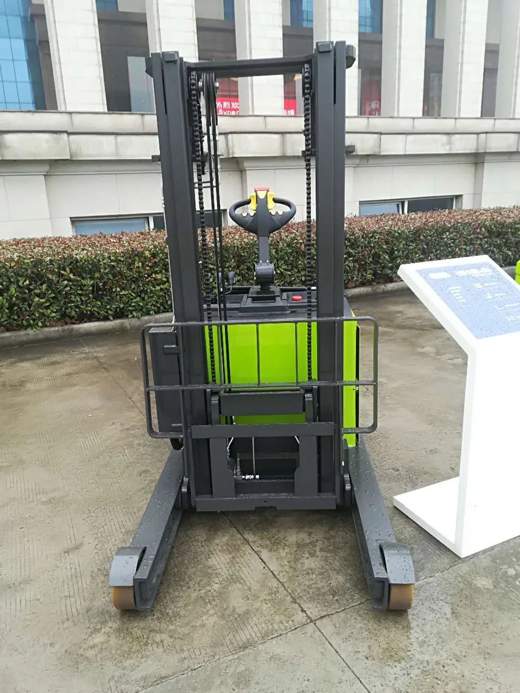 Forklift Mast Detail