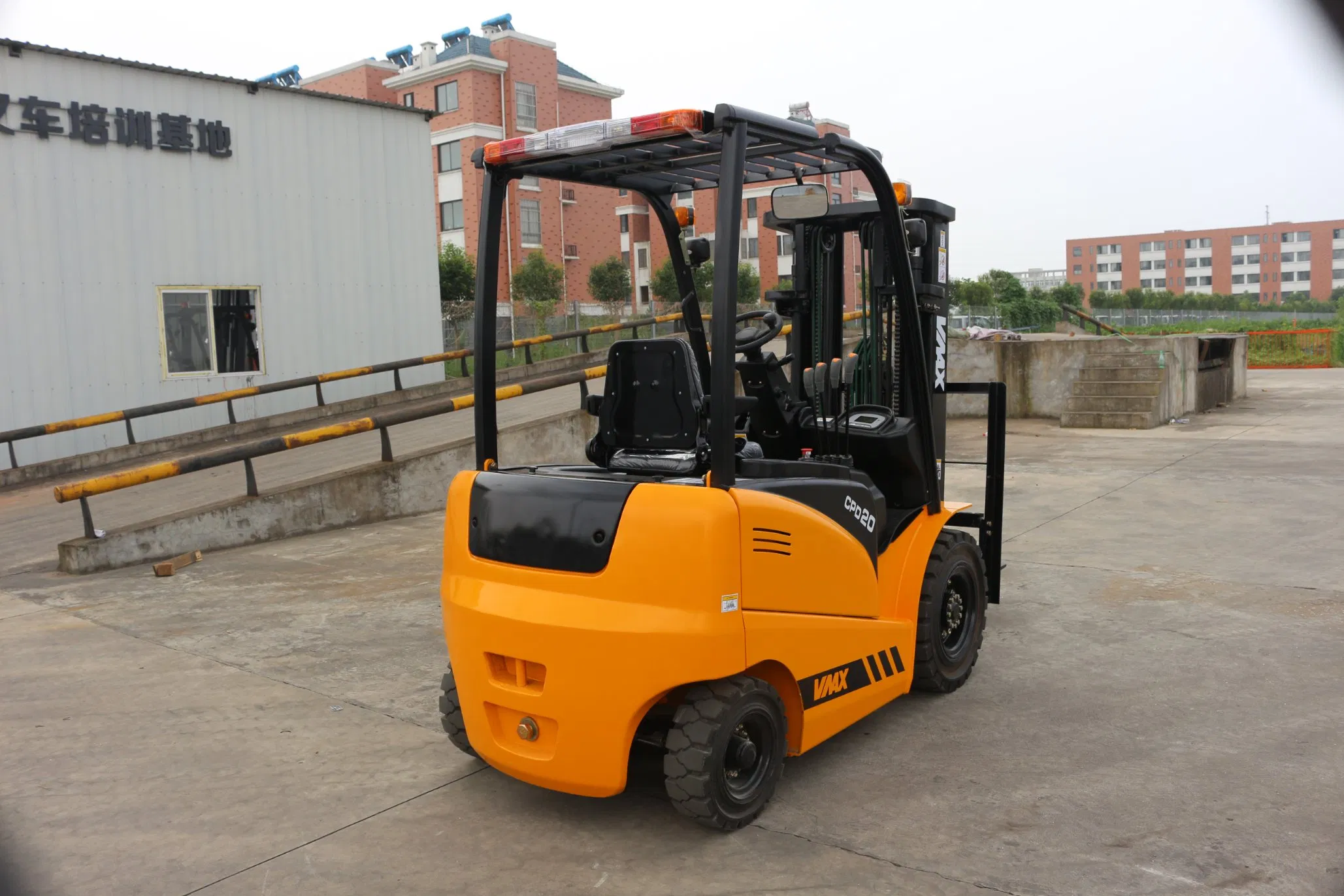 Vmax 1.5 1.8 2 2.5 3 3.5 Ton Electric Battery Reach Forklift Truck