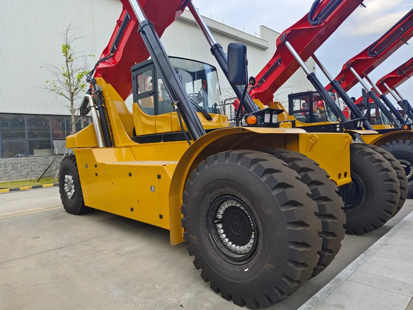 Srsc45V Multi Purpose Container Handler with Fork Attachment