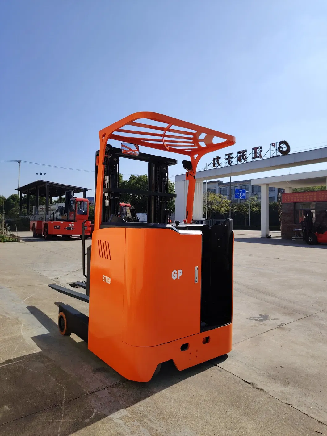 Electric Reach Truck View 2