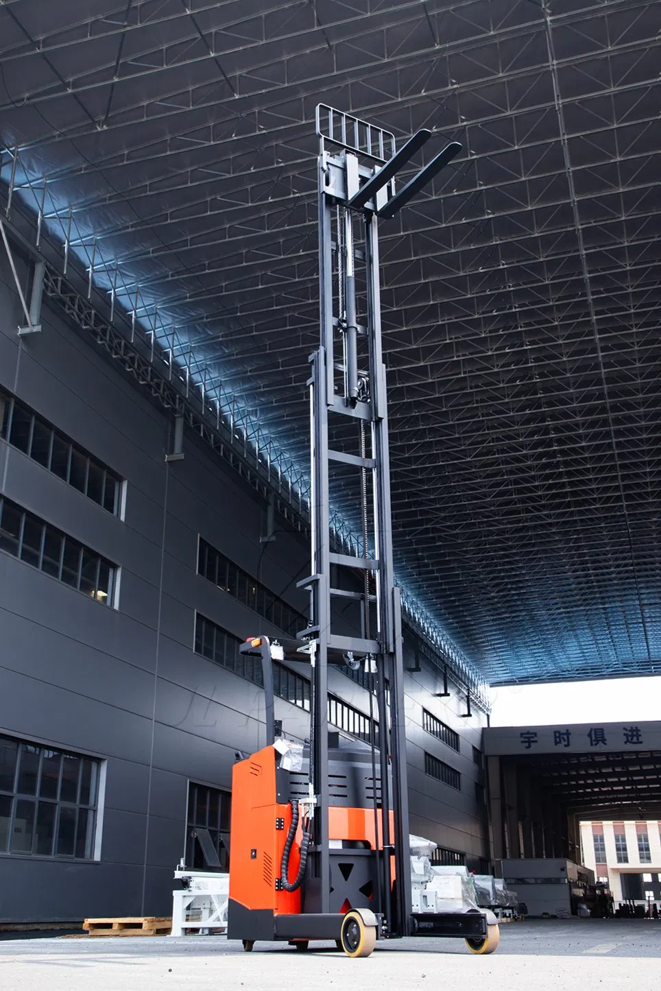 Multi Directional Electric Reach Forklift