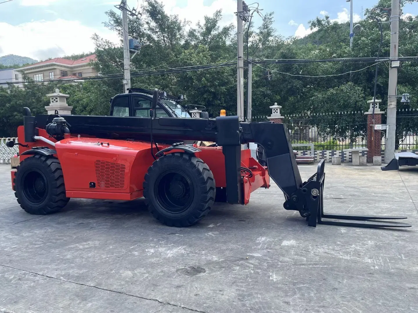 4ton 17m Telescopic Handler Forklift Truck 4WD 360 Rotation