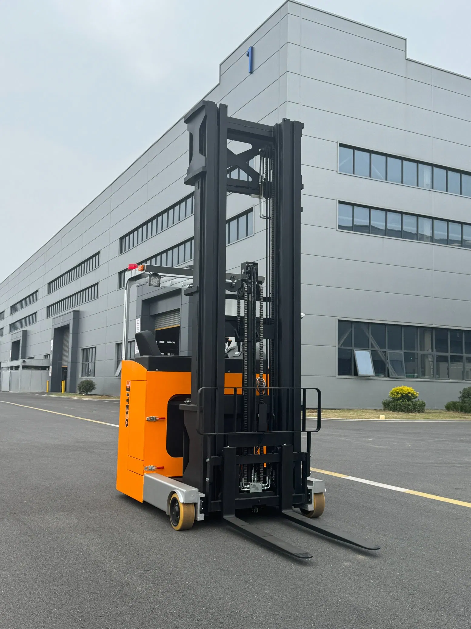 Electric Pallet Forklift 1.5t 2t 3t Electric Pallet Truck Side Loader Order Picker for Warehouse and Container Electric Reach Truck Forklift