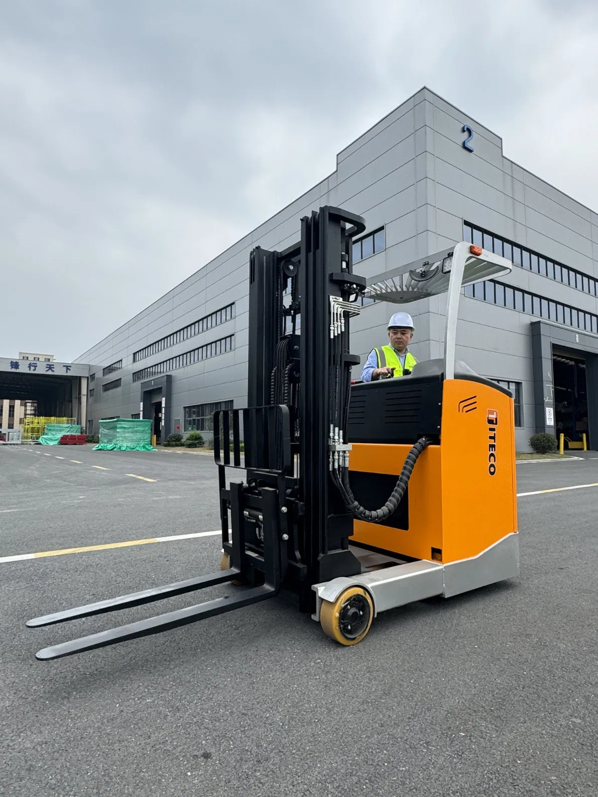 Electric Pallet Forklift 1.5t 2t 3t Electric Pallet Truck Side Loader Order Picker for Warehouse and Container Electric Reach Truck Forklift