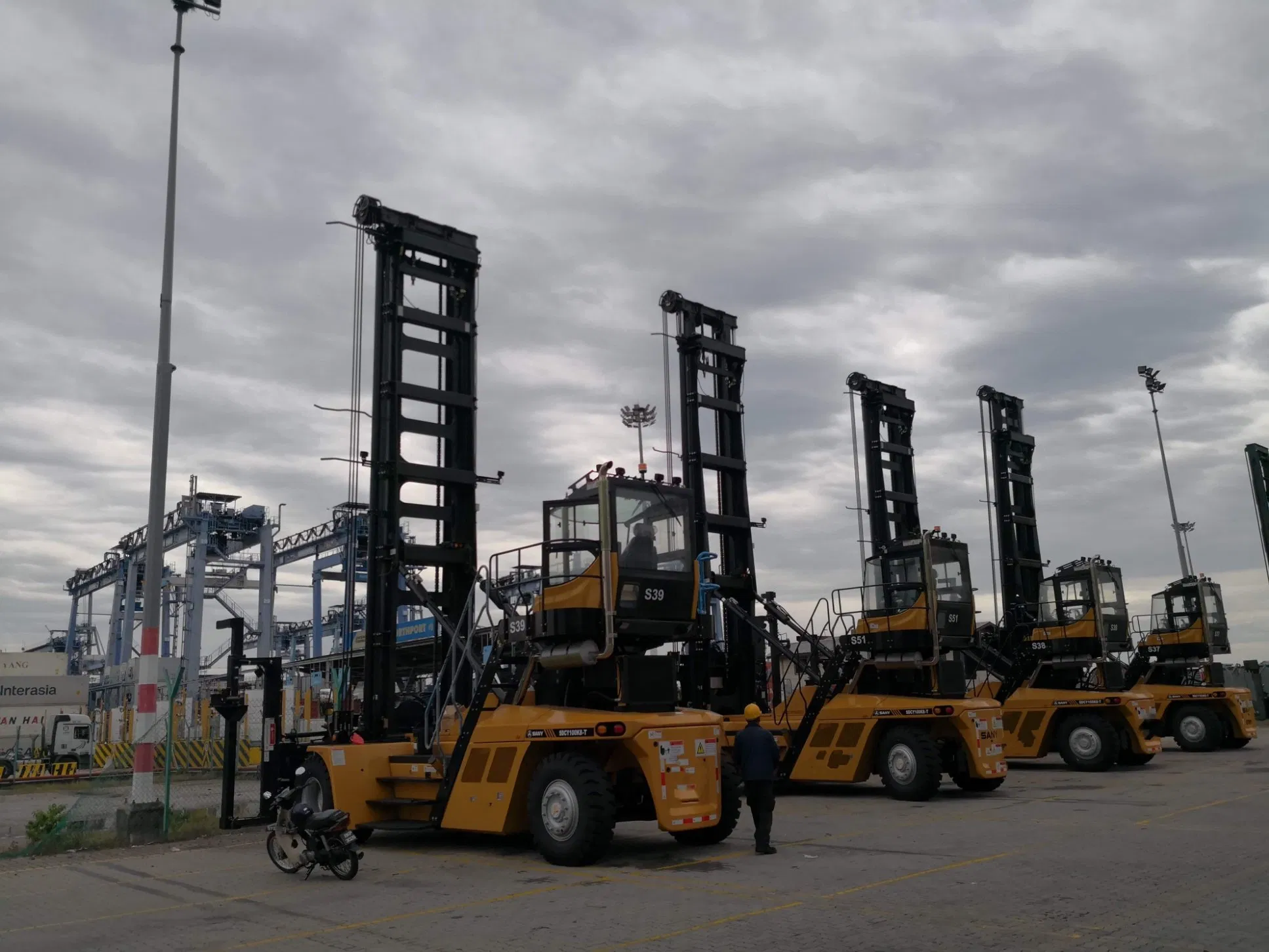 Factory Supply 10ton Sdcy100K9h1-T Twin Empty Container Handler