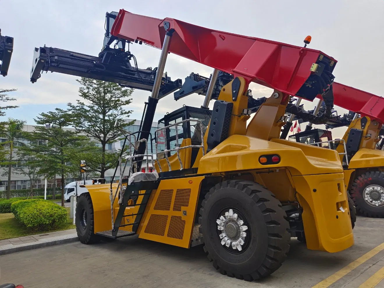 Srsc45V Multi Purpose Container Handler with Fork Attachment