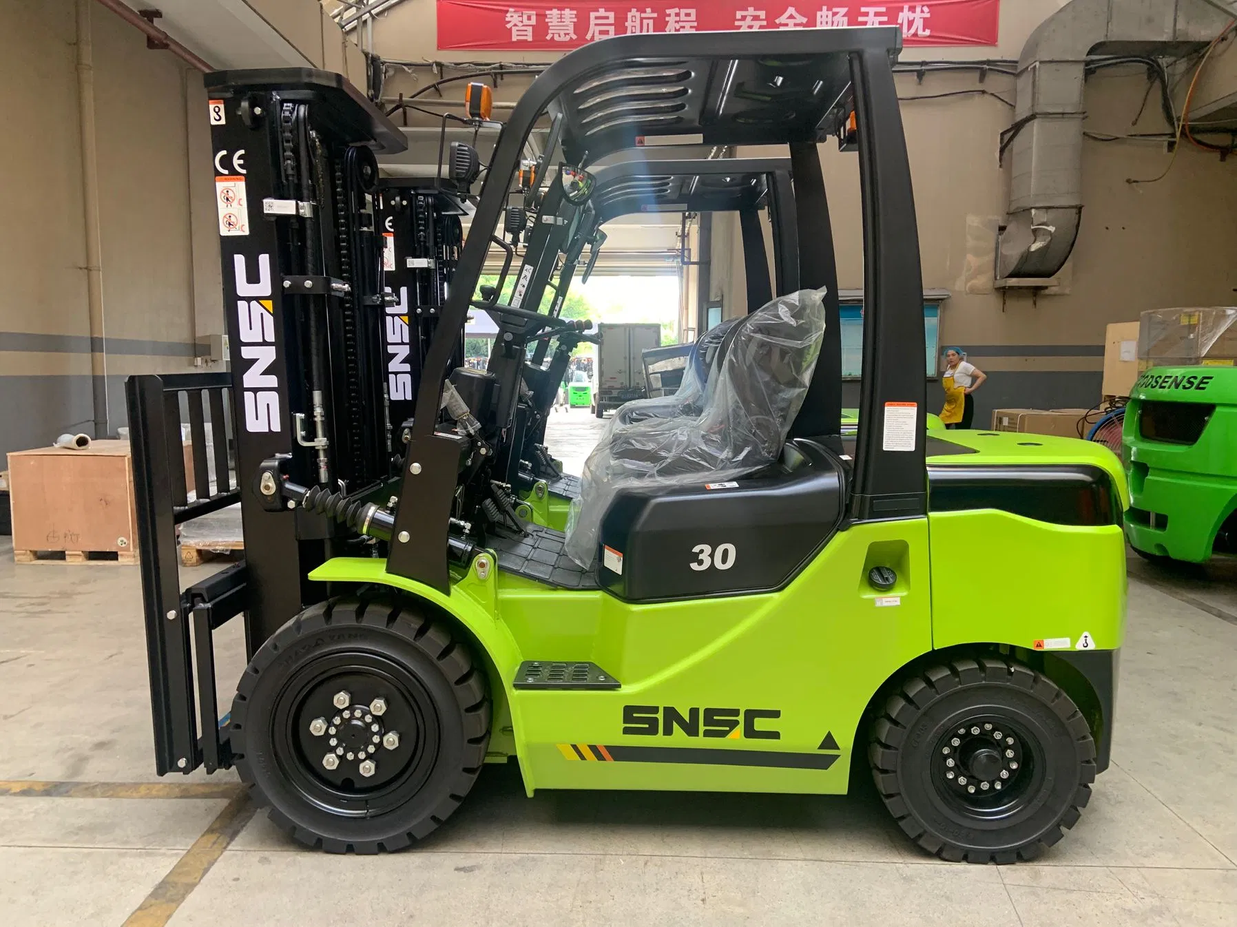 High Efficiency Diesel Forklift for Steel Warehouse UAE - Explosion Proof &amp; Heavy Load Expert