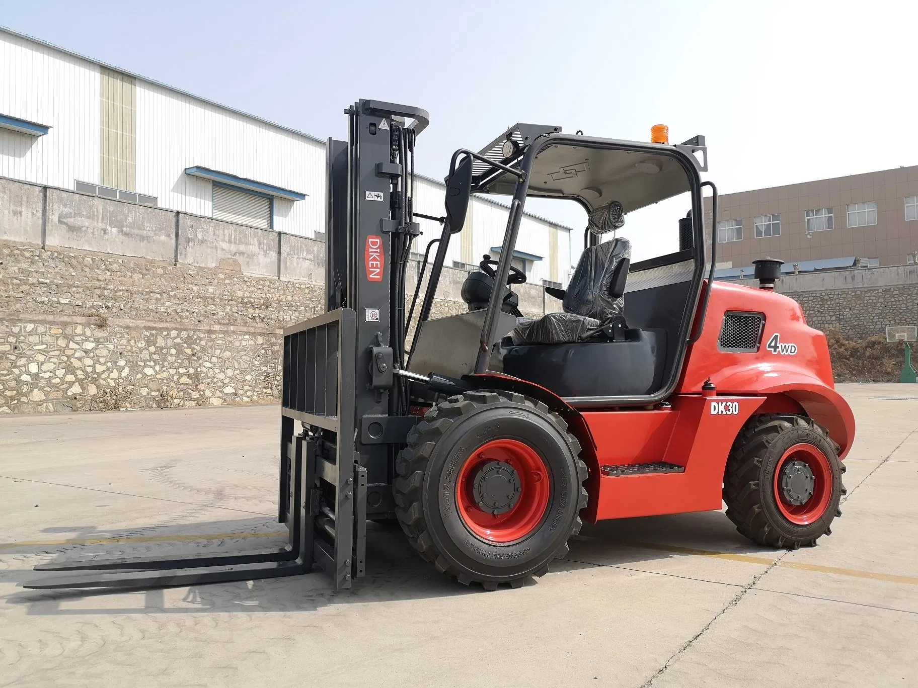 3 Ton/3000kg All Rough Terrain off Road 4X4 Forklift Yanmar and Cummins
