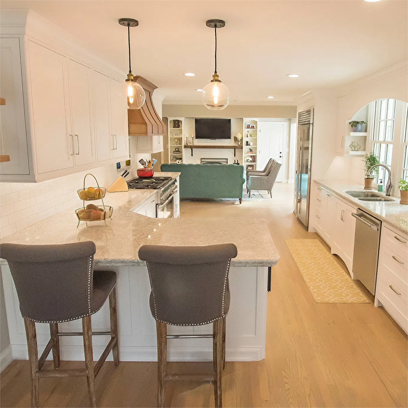 Cbmmart American Style Luxury Design Pantry Cupboards Solid Wood Kitchen Cabinets