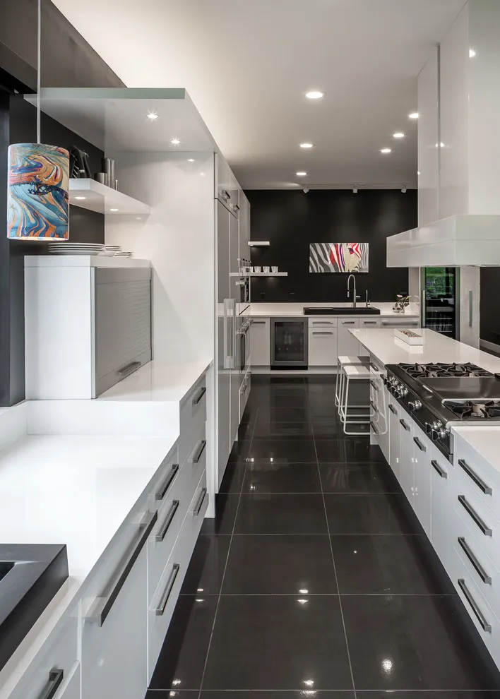 Australia Gloss White Lacquer Kitchen Oak Cabinets with Quartz Countertop Tall Pantry