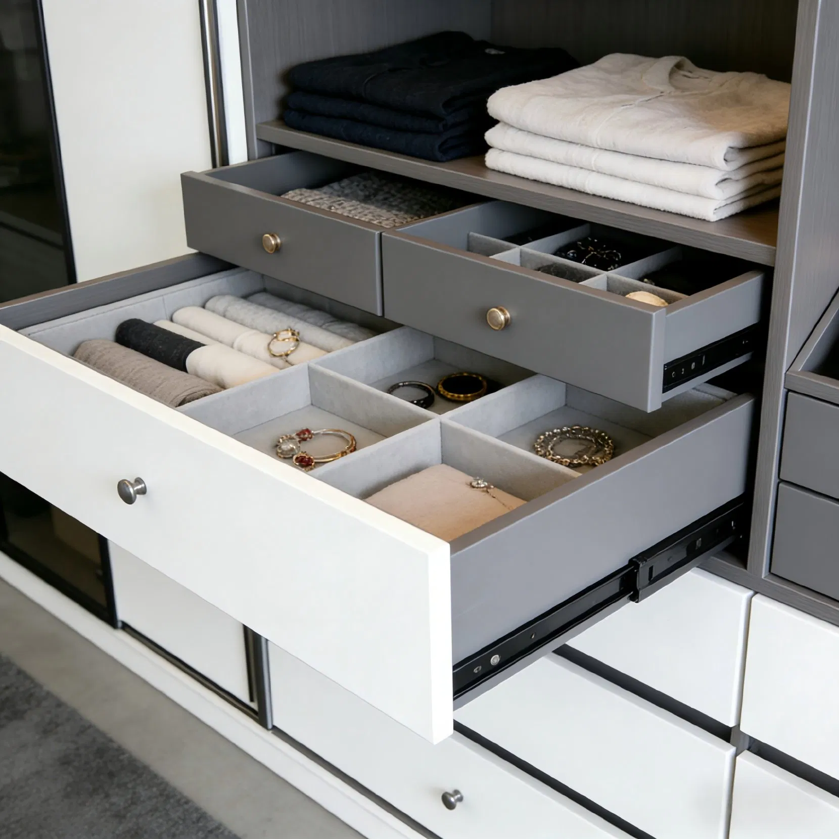 Built-in Wardrobe Closet with Modular Storage System for Home Furniture