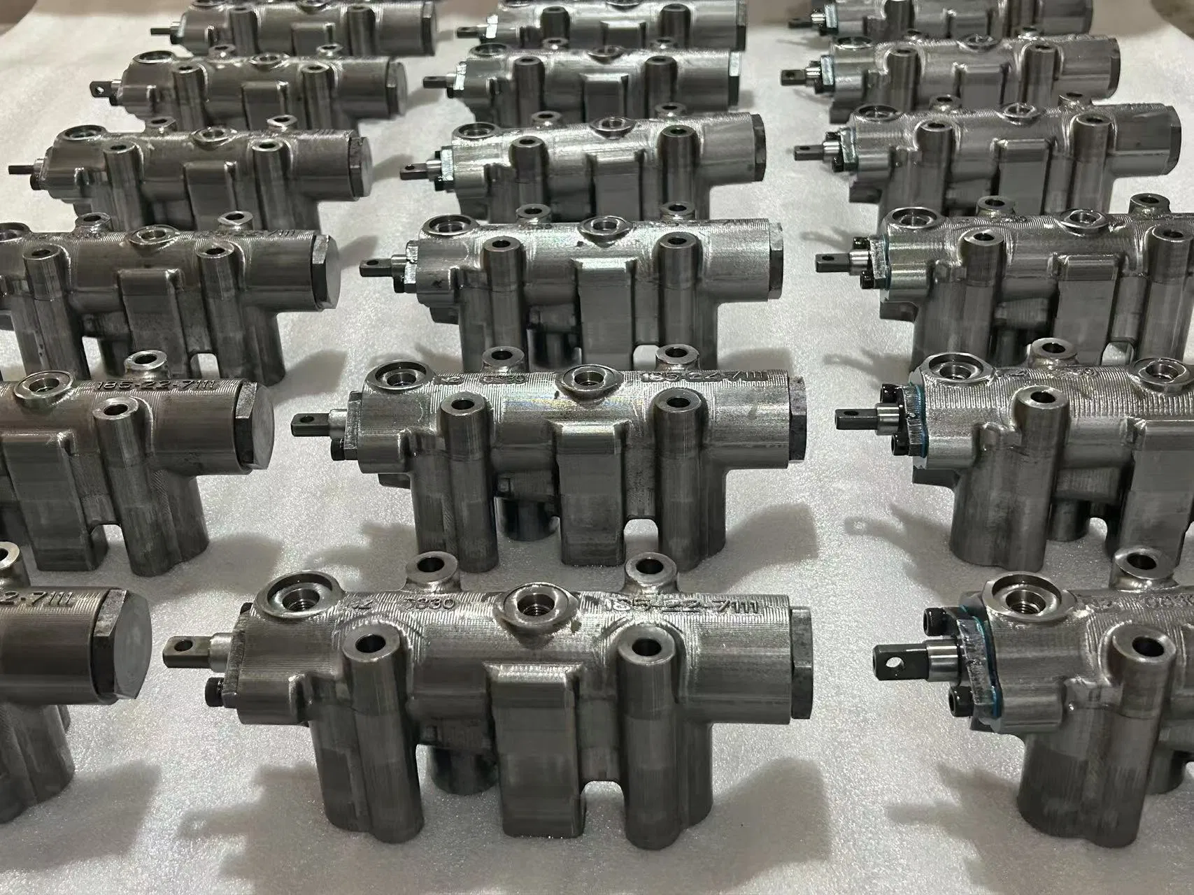 E. P. C. Hydraulic Tank Assembly with Advanced Piping System 56b-43-12401