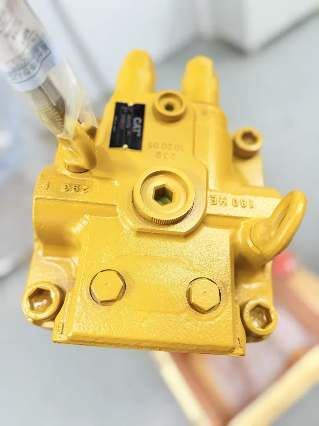 Caterpillar Hydraulic Motor 482-6394 179-9775 334-9971 Piston Motor Hydraulic Swing Motor for 330D2 330F 335F 329D 329E Hydraulic Excavator