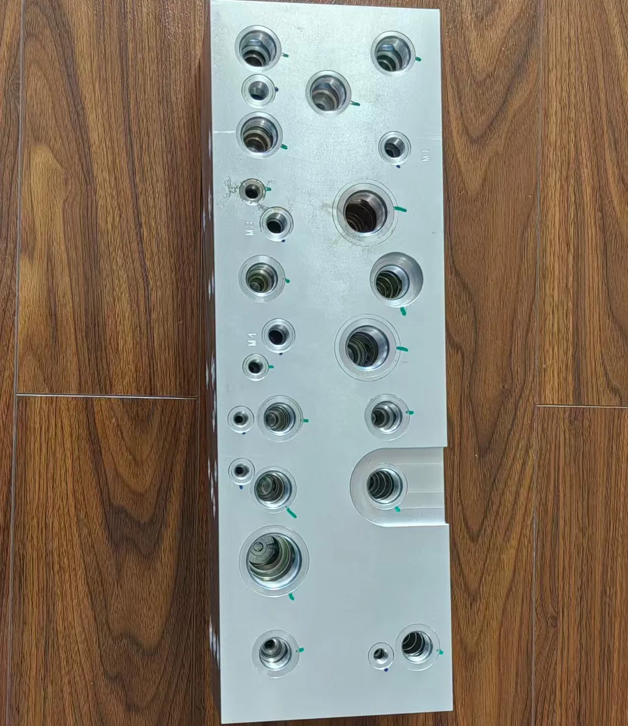 Compact Hydraulic Valve Assembly for High-Performance Machinery Hydraulic Systems