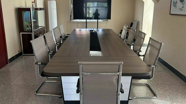 Purple Horn hydraulic components applied in heavy construction equipment project