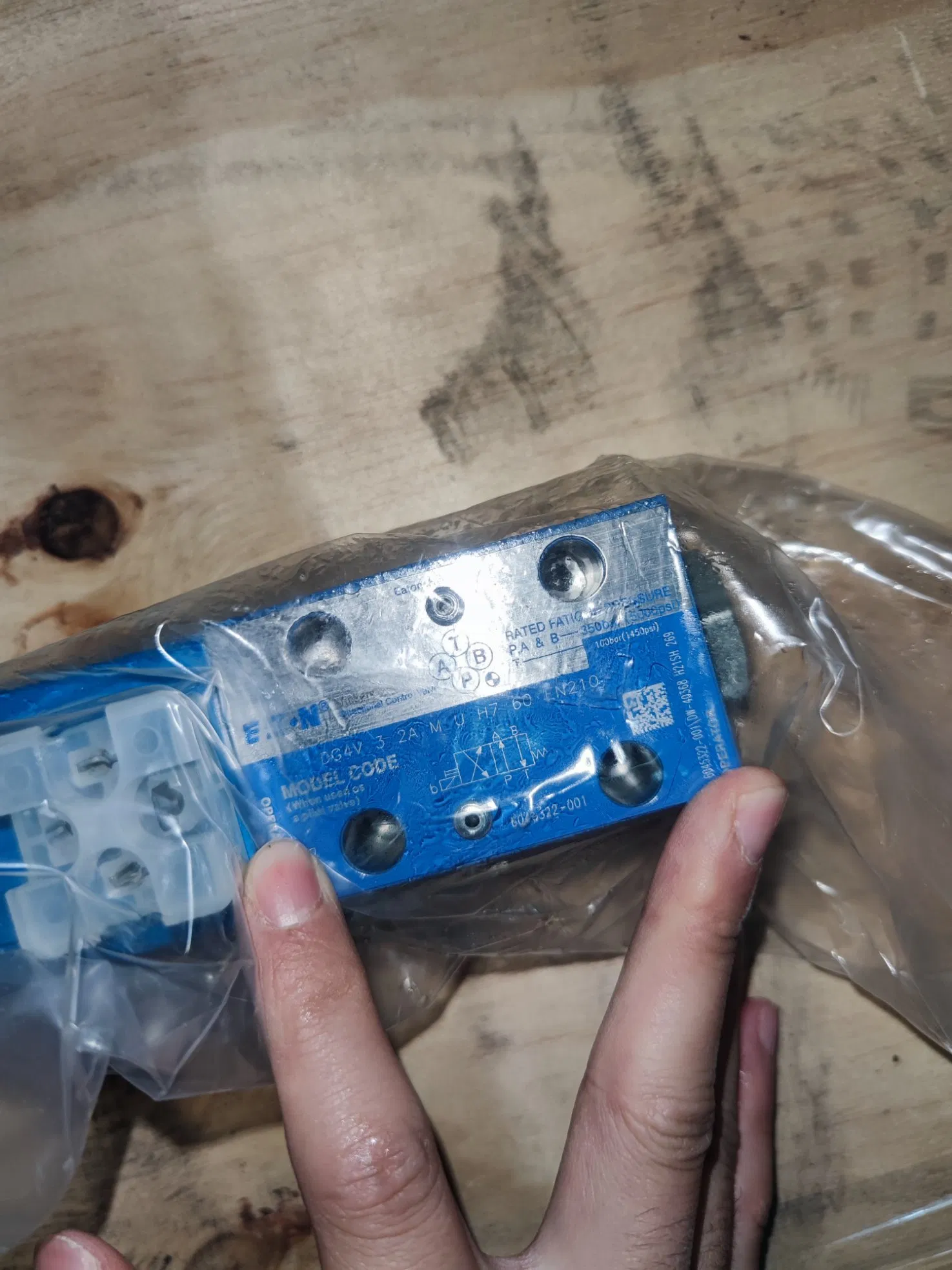 Eaton Vickers Hydraulic Solenoid Valve Dg4V3-2A-M-U-H7-60-En210 6045322-001