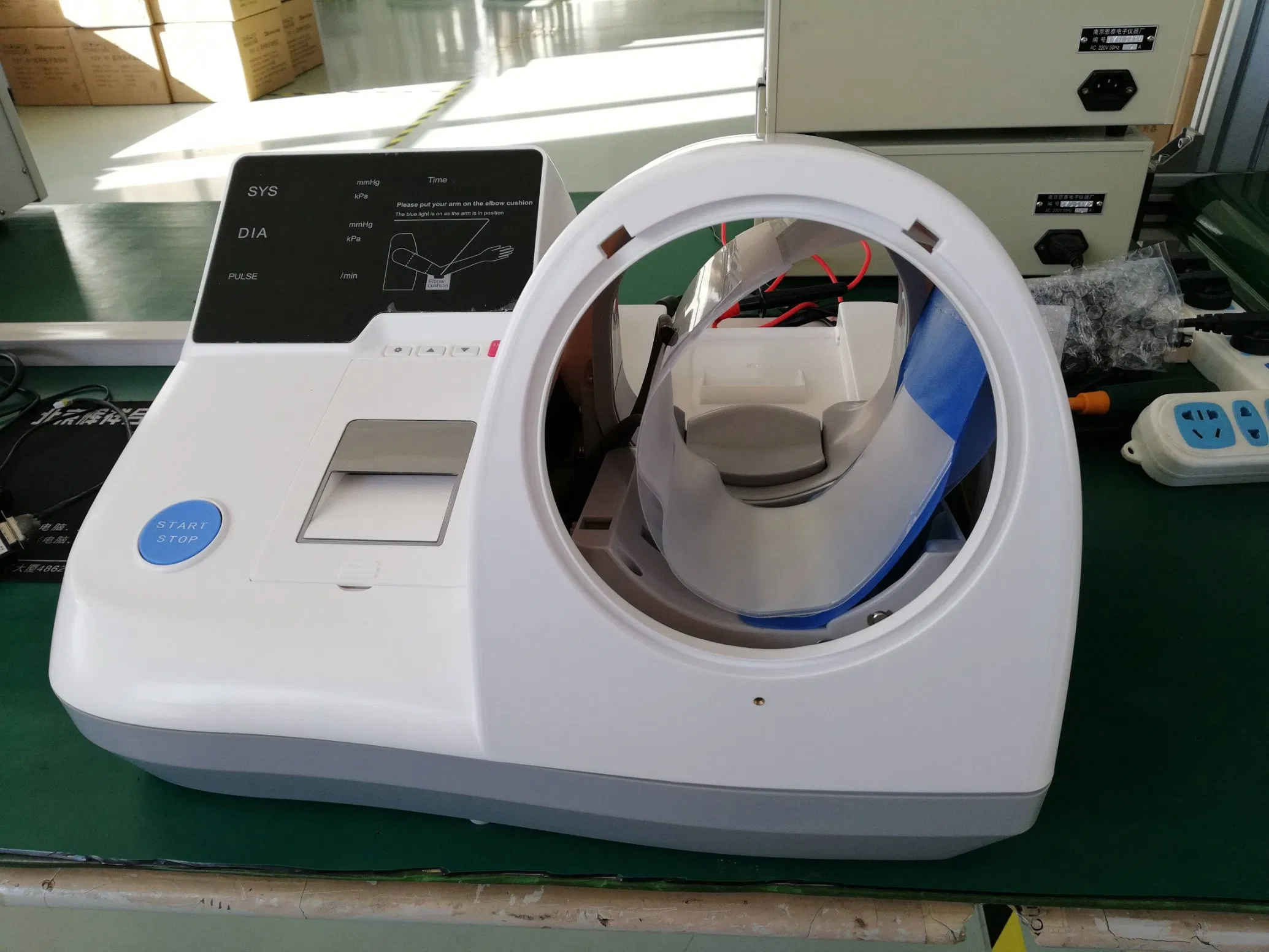 Automatic Medical Arm Blood Pressure Monitoring Device for Hospital Use