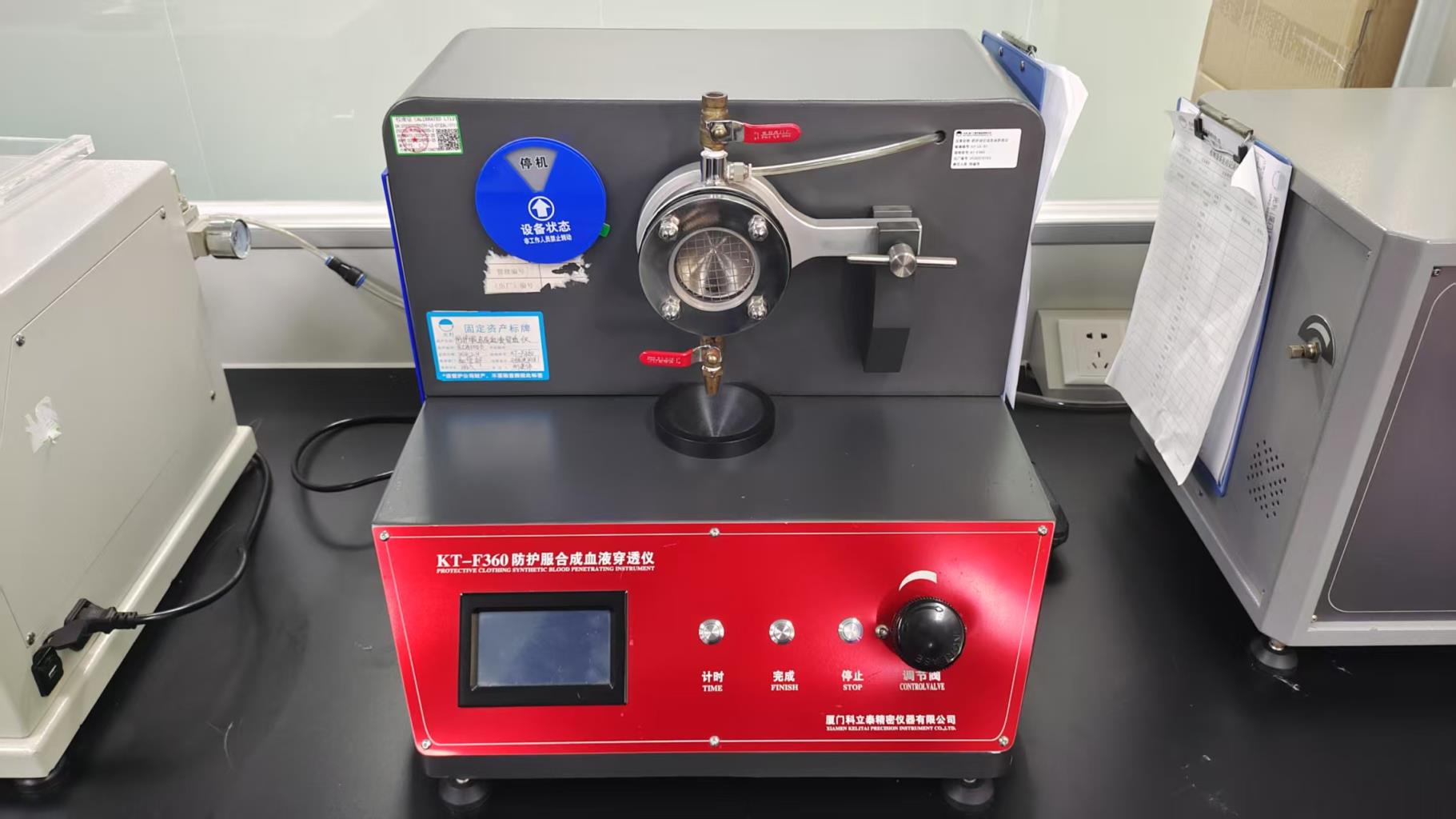 Protective clothing synthetic blood penetrating instrument