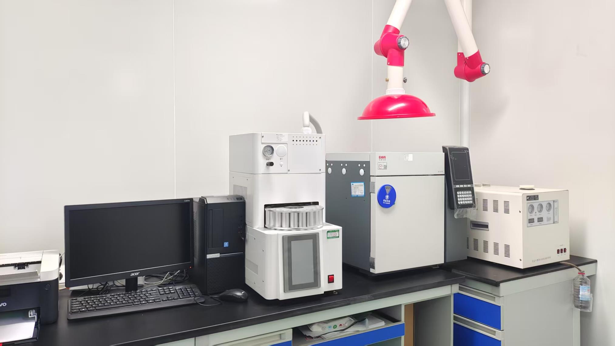 Gas chromatograph for chemical analysis of PPE materials
