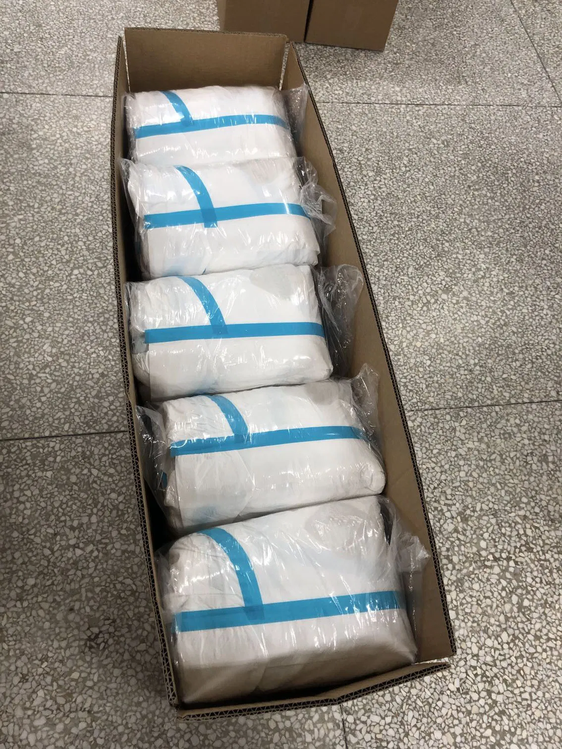 Type 5/6 Disposable Protective Coverall Disposable Non Woven Coveralls with Hood for Safety and Protection