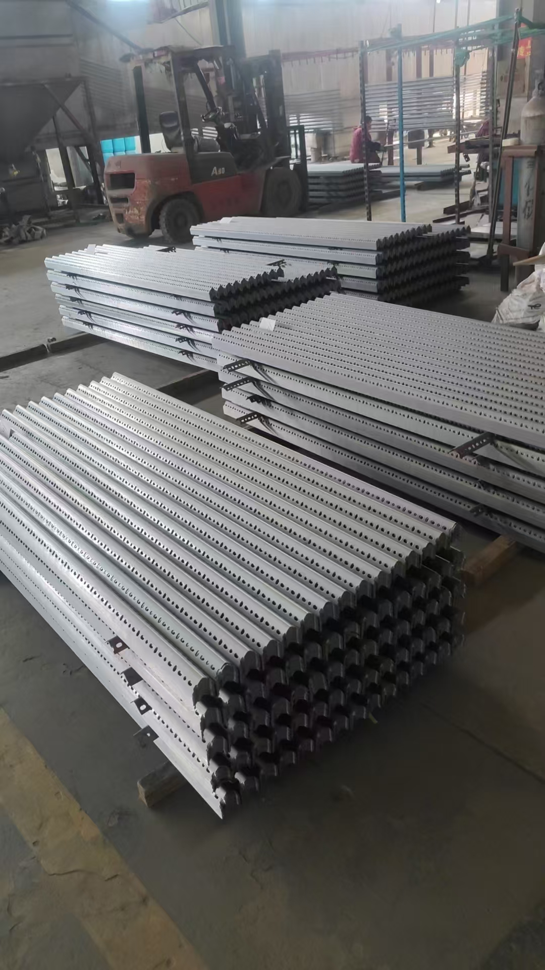 Reinforced Thickened 5 Layer Warehouse Slotted Angle Steel Shelving Anti-Rust Moisture Proof Powder Coated Storage