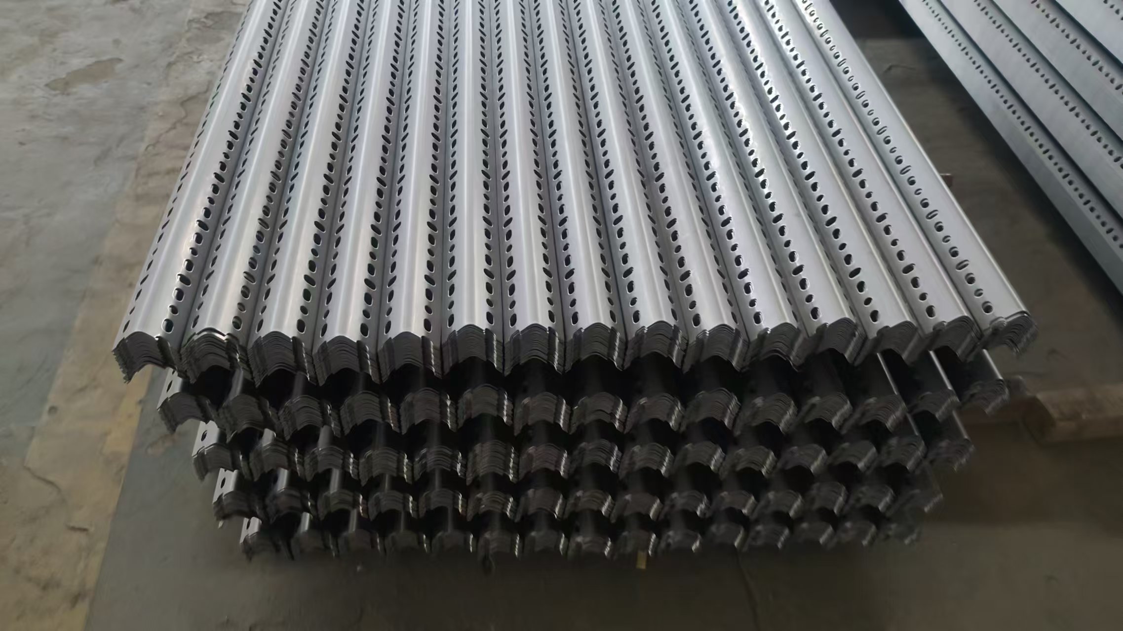 Anti-Corrosion Galvanized 5-Layer Adjustable Durable Slotted Angle Steel Warehouse Rack 100kg+ Capacity for Damp Warehouse Use