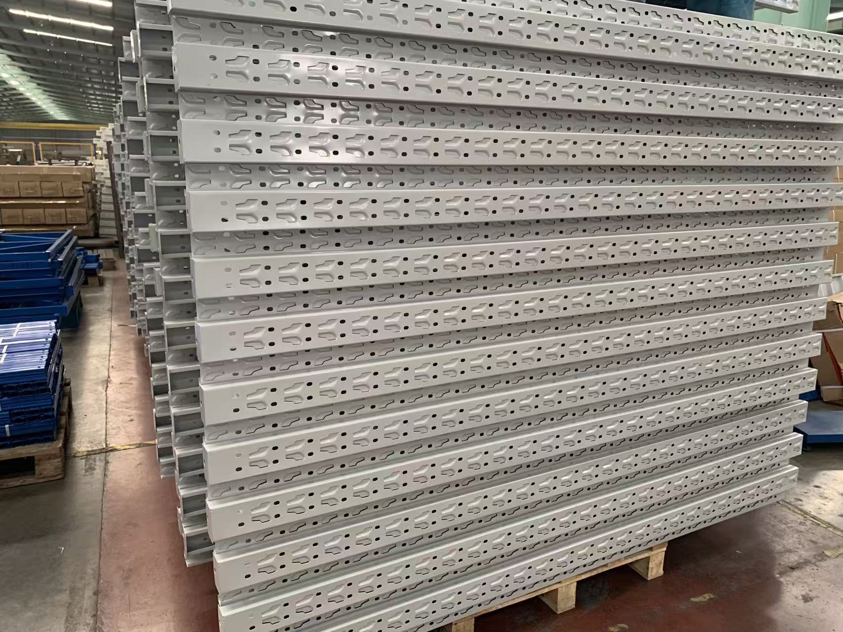 4-Layer Steel Garage Shelving Multi-Level Warehouse Storage Rack Corrosion Protection Electrostatic Powder Coated Finish