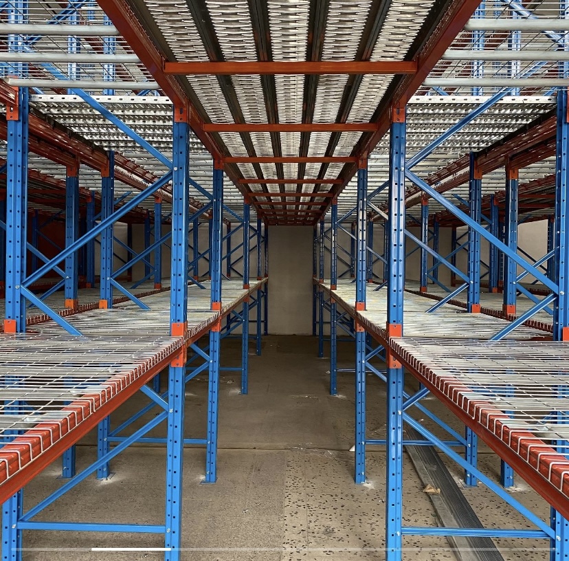 Industrial Galvanized Wire Mesh Decking with Corrosion Protection and Reinforced Edge for Warehouse Racks