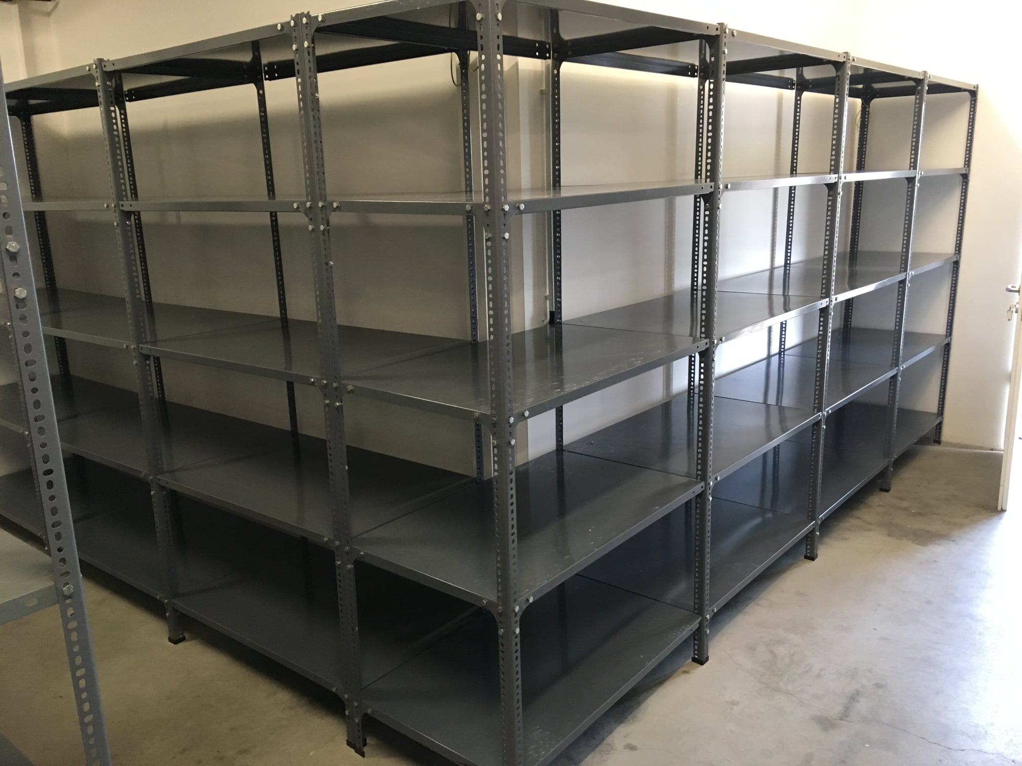 Durable Anti-Rust Corrosion Protection Metal Storage Racking Warehouse Shelf Slotted Angle Rack Display Supermarket Garage Rack