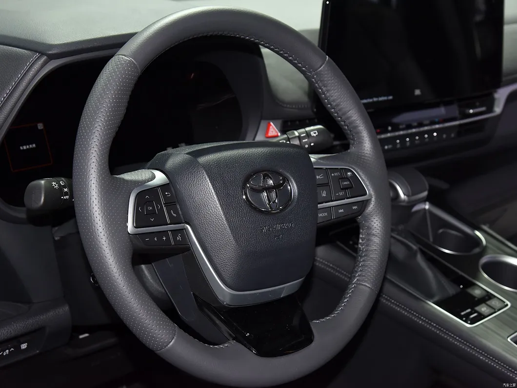 Sienna Hybrid MPV Side