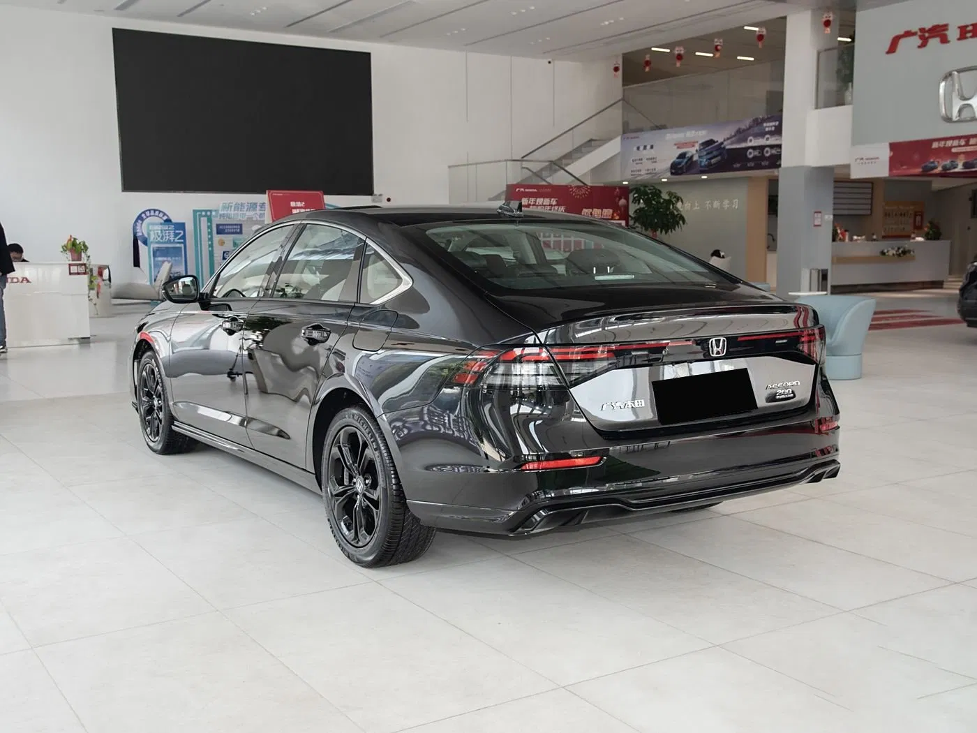 Fuel-Powered Sedan Perfection: Accord's Multi-Version Luxury for B-Class Drivers